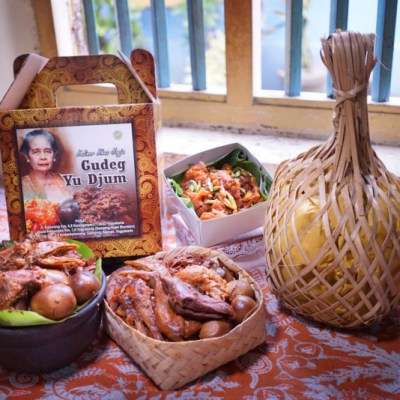 Gudeg Yu Djum Paket Kendil